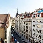 Elegant Old Town Apt With Balcony