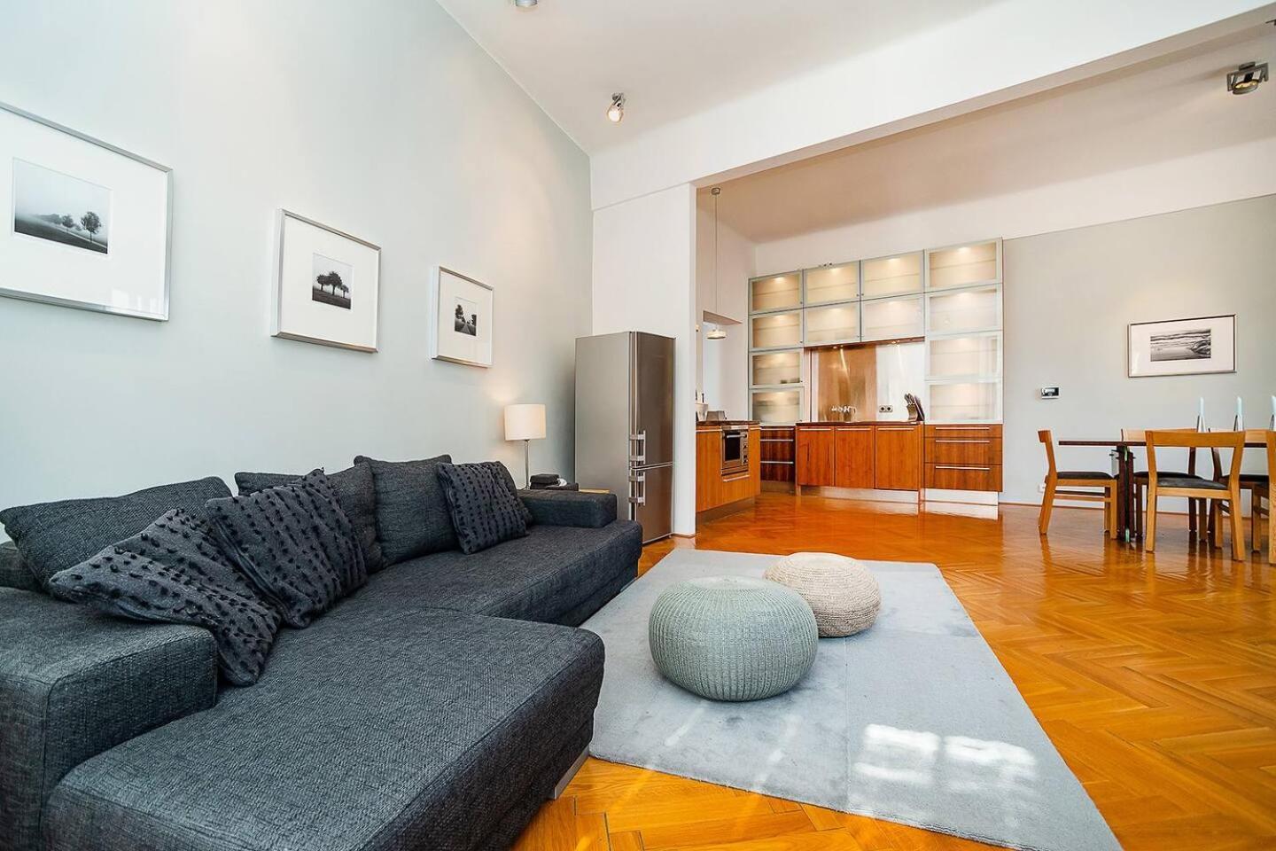 Elegant Old Town With Balcony Apartment Prague