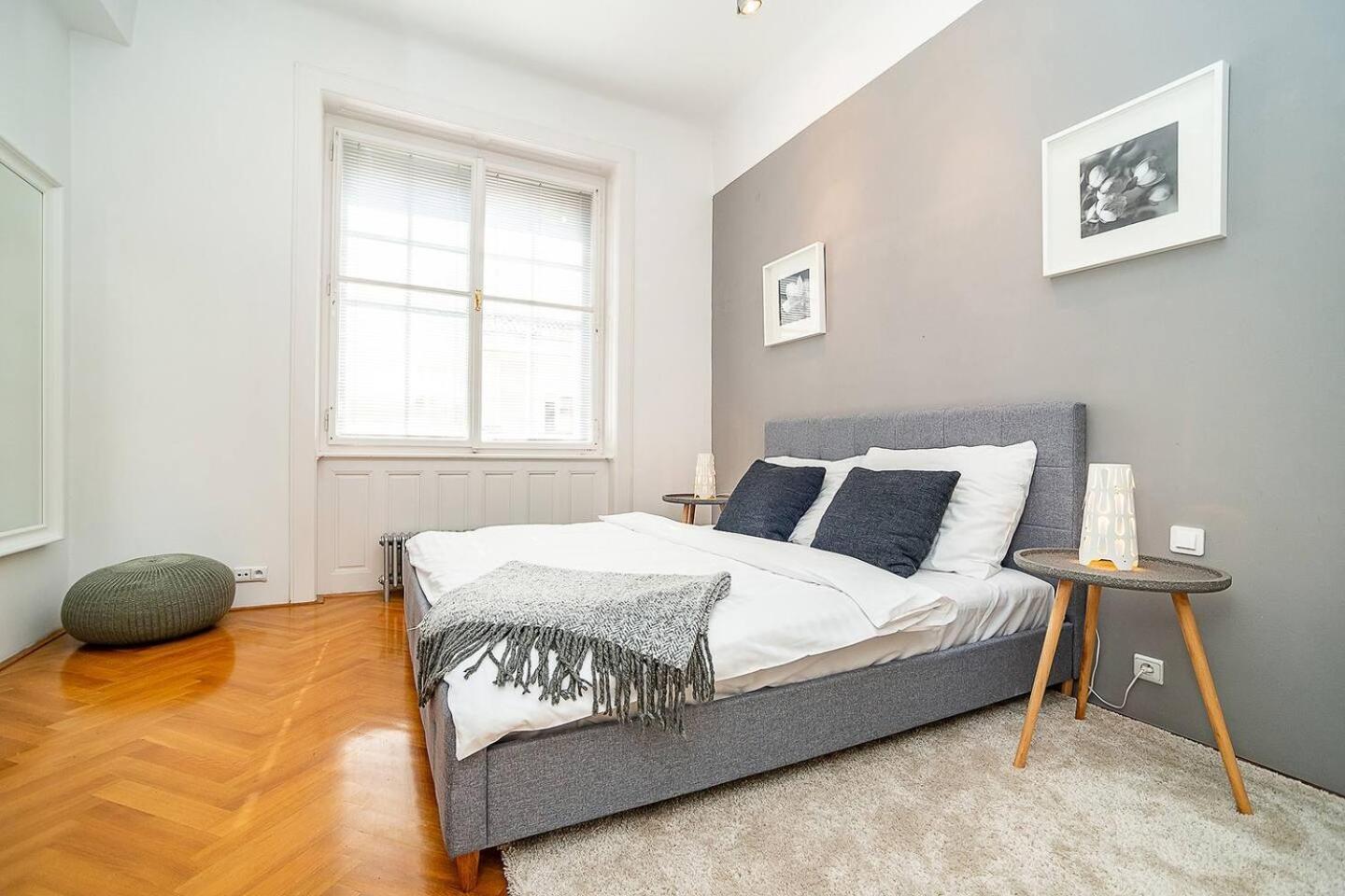 Apartment Elegant Old Town With Balcony Prague