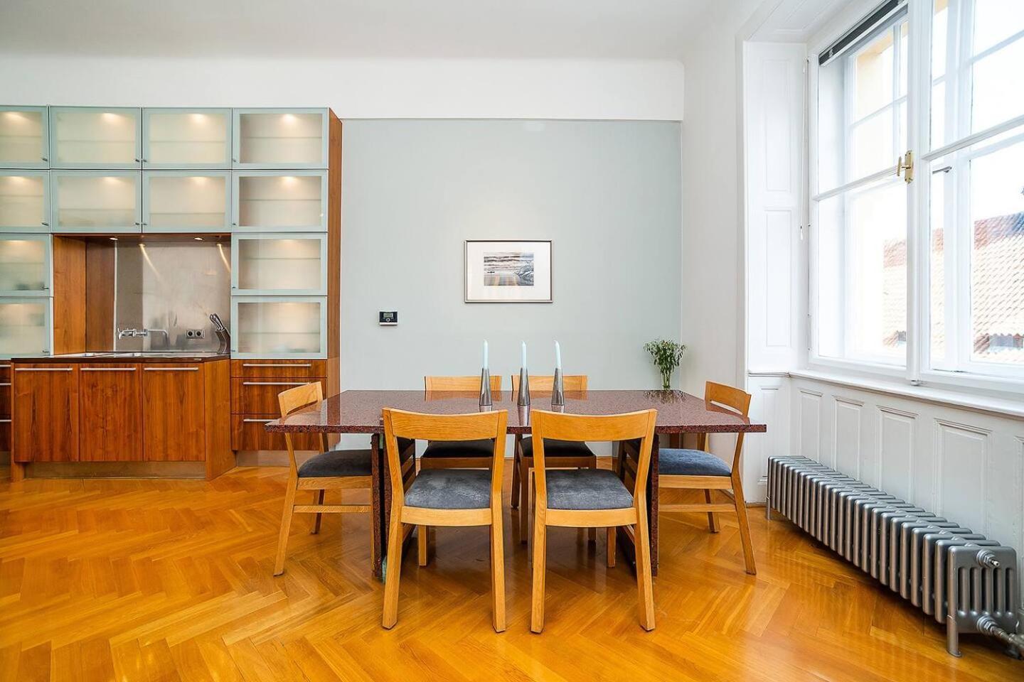 Apartment Elegant Old Town With Balcony Prague